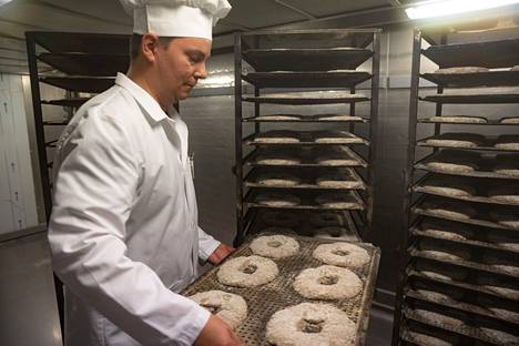 Ullan Pakarin yrittäjä Heikki Lankoski on tyytyväinen, että leipomo on onnistunut hankkimaan kotimaista ruista kattamaan koko tarpeensa.