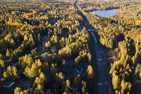 Kuljun Asemakylässä Lempäälässä suunnitelma esittää rautatien kaarteen oikaisua. Se tarkoittaa, että alle jäisi useita taloja.