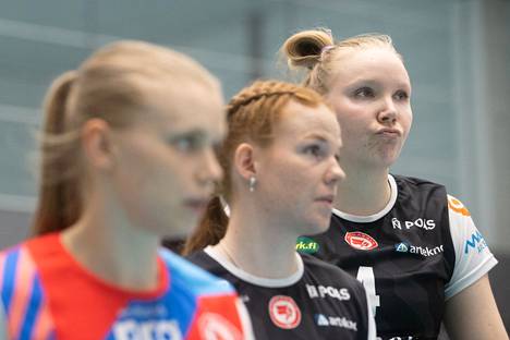 Roosa Laakkosen (oikealla), Katja Kylmäahon ja Tiiamari Sieväsen katse kääntyi jo keskiviikon seuraavaan finaaliin.