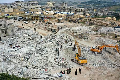 Turkkia ja Syyriaa ravistelleen maanjäristyksen ja jälkijäristysten uhriluku jatkaa kasvamistaan. Tältä näytti turkkilaisen Harimin kaupungin yllä lauantaina 11. helmikuuta.
