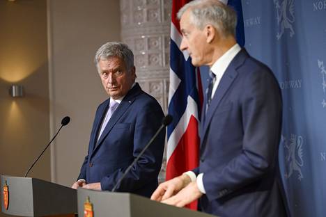Presidentti Sauli Niinistö tapasi Norjan pääministerin Jonas Gahr Støren vierailullaan Oslossa maanantaina.