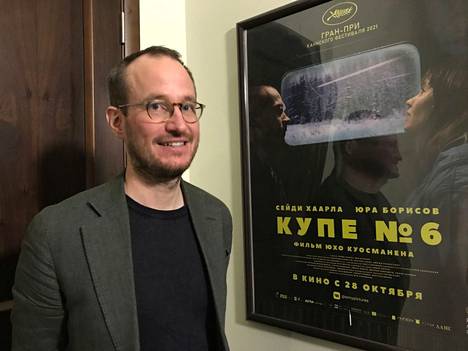 Hytti nro 6 -elokuvan ohjaaja Juho Kuosmanen Pietarissa elokuvan ensi-illassa.
