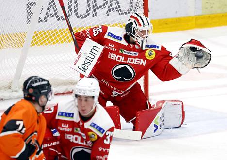 Rasmus Korhonen pelasi ensimmäisen ottelunsa Porissa Ässien edustusjoukkueessa. Torjuntoja kertyi 32 ja tilastoihin merkittiin voitto.