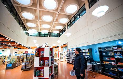Satakunnan museon rakennustutkija Olli Joukio sanoo, että Porin pääkirjasto on arkkitehtonisesti laadukas. Katon valoaukot ovat yksi rakennuksen ominaispiirteistä. 