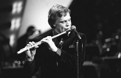 Loiri voitti Suomen Euroviisukarsinnan vuonna 1980 Tampereella, ja pääsi edustamaan maataan Hollannin Haagissa pidettyyn finaaliin kappaleella Huilumies.