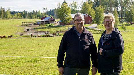 Pertti ja Arja Pasuri kertovat ihmisten haluavan tietään ruokansa alkuperän tarkkaan. Metsäojan tilalla on ollut Highland-karjaa vuodesta 1997 asti.