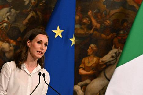 Pääministeri Sanna Marin (sd.) kuvattiin Italiassa lehdistötilaisuudessa 18. toukokuuta.