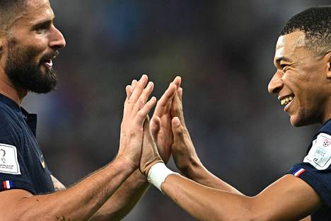 Olivier Giroud (vasemmalla) ja Kylian Mbappe ovat usein päässeet juhlimaan Ranskan tekemää maalia.