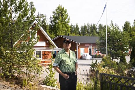 Kyrönlahden liikekeskuksen omistaja Esko Lammi, 73, on aikeissa siirtyä eläkkeelle ja myydä yhdessä vaimonsa kanssa perustamansa perinteikkään huoltoaseman Ylöjärven Kyrönlahdessa.