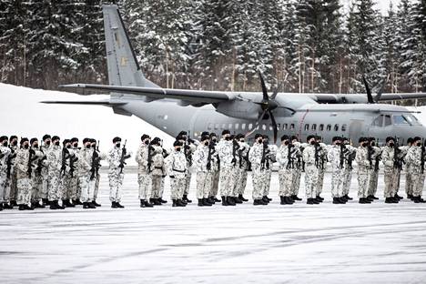 Satakunnan lennoston saapumiserän 1/22 sotilasvalatilaisuutta vietettiin koronavirustilanteen ehdoilla tammikuussa 2022.