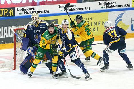 Aku Räty (maalin edessä) teki kauden toisen maalinsa Mikkelissä. Peleihin palannut Henrik Haapala (25) syötti osuman.