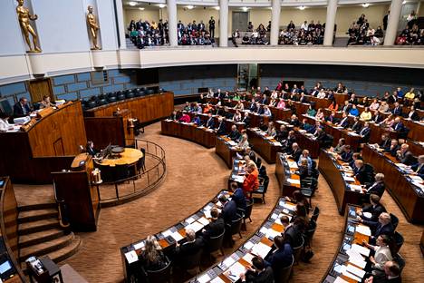 Suomen eduskunta ei ole työmarkkinaosapuoli – Se kannattaa muistaa ennen  kuin kalastelee hoitajien ääniä tyhjillä lupauksilla” - Tekstarit -  Satakunnan Kansa