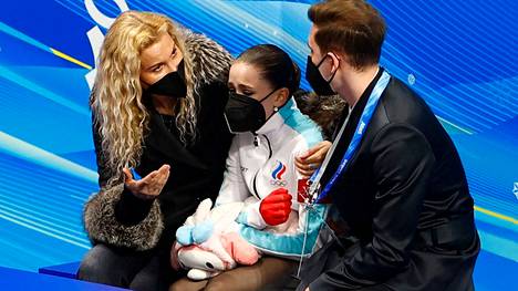 Valmentaja Eteri Tutberidze haukkui Kamila Valijevan tämän olympiaepäonnistumisen jälkeen.