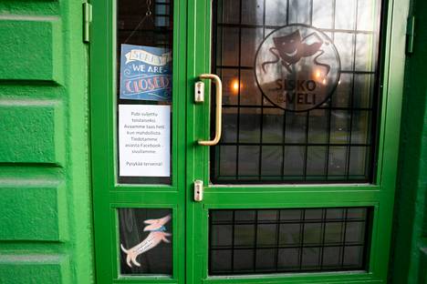 Ravintolat olivat suljettuna myös pandemian alussa keväällä 2020. Näin sulkemisesta ilmoitti tamperelainen pubi Sisko ja sen veli.