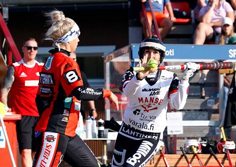 Mansen Kirsi Ala-Lipasti löi Feraa vastaan kunnarin ja yhden tavallisen ja toi kaksi juoksua. Kuva Pori-vieraspelistä heinäkuulta 2021.