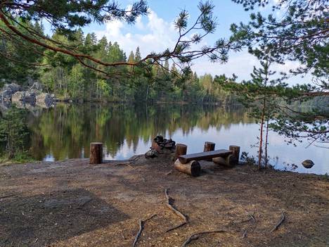 Saunamökki, josta Sastamalan kaupunki kävi kauppaa, sijaitsee Ritajärven luonnonsuojelualueen sisällä.