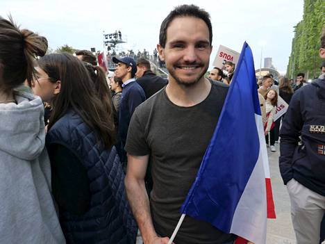  Marc Escudierilla oli mukanaan Ranskan lippu. ”En edes halua kuvitella, mitä olisi tapahtunut, jos Marine Le Pen olisi voittanut.”