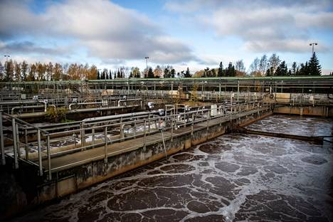 Nykyisellään liikelaitoksena toimivan Tampereen Veden yhtiöittämissuunnitelmat etenevät, kun kaupunginhallituksen konsernijaosto käsittelee yhtiöittämissuunnitelmaa ensi viikon kokouksessaan. Tampereen Veden operoima Viinikanlahden jätevedenpuhdistamo kuvattuna vuonna 2021.