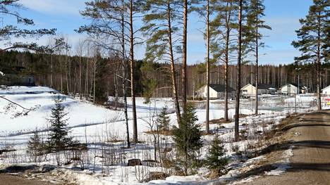 Ajat ovat pitkään olleet suotuisat asuntovelallisille, mutta nollakorkoihin voi olla luvassa muutoksia lähivuosina. Kuvassa talvinen Särkijärven asuinalue Jämsässä. 