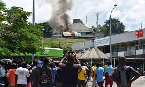 Marraskuun 25. päivänä rakennus syttyi palamaan Salomonsaarilla mellakoinnin seurauksena. Nyt Uusi-Seelanti lähettää rauhanturvaajia saarille.