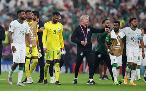 Saudi-Arabian joukkue poistui kentältä Meksiko-ottelun jälkeen.