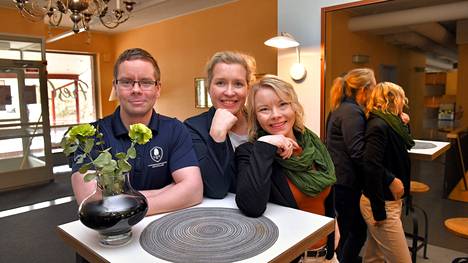 Toinen polvi on jo astunut mukaan Arosen perheyritykseen. Mikko Arosella, Laura Avikaisella ja Maiju Nuttusella on yrityksessä omat vastuualueensa ja tehtävänsä. 