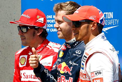 Fernando Alonso (vas.), Sebastian Vettel ja Lewis Hamilton poseerasivat Kanadan Grand Prix’n aika-ajojen kärkikolmikkona kesäkuussa 2012.