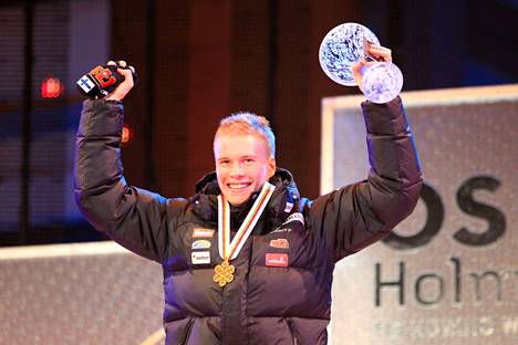 Matti Heikkinen koki uransa kohokohdan Oslossa 2011. Heikkinen hiihti Holmenkollenin laduilla 15 kilometrin perinteisen hiihtotavan maailmanmestariksi.