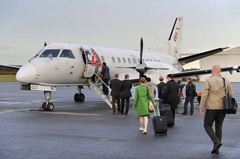 Reittilentojen jatkuminen Porista on tärkeä liikennepalvelu koko maakunnalle sekä lentokentän ja ilmailukoulutuksen tulevaisuudelle. Arkistokuva vuodelta 2012 kertoo nykyistä vilkkaammasta lentomatkustuksesta.