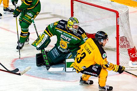 Ilves-vahti Marek Langhamer palasi pitkästä aikaa tolppien väliin SaiPa-pelissä.
