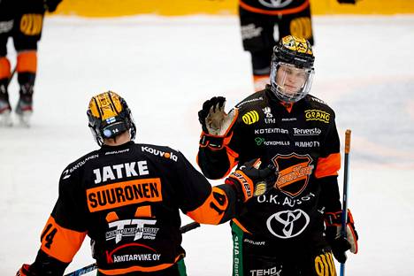 Kasper Björkqvist (oik.) pelasi toissa kaudella KooKoossa.