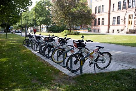 Kun viimeisetkin kaupunkipyöräasemat on avattu ja kaupunkipyörät viety asemille, verkostossa on yhteensä noin 700 pyörää ja 70 asemaa.