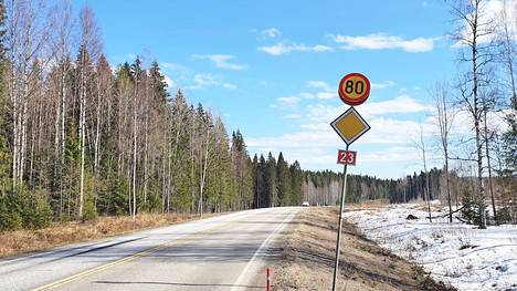 Valtatie 23:lla olevat viimeiset talvinopeusrajoitukset välillä Keuruu-Kaleton sekä Kaleton-Asunta vaihdetaan 100 kilometrin tuntinopeusrajoituksiin viikon 17 alussa.