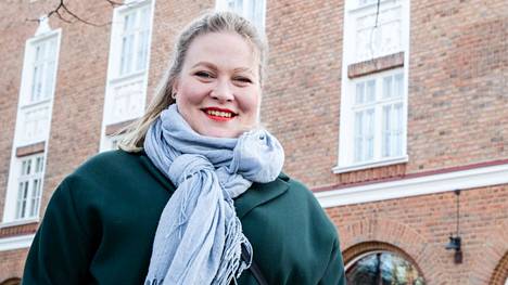 Suvaitsevainen ja sanavalmis asianajaja Laura Karhola sai vahvan kannatuksen seurakuntavaaleissa Tampereella. Karhola kuvattiin Aamulehteen maaliskuussa vuonna 2020.