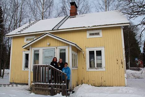 Starttivalmennus Luotsi toimii vanhassa talossa Koskelankadulla Mäntässä. Talossa on aikoinaan ollut työttömien yhdistyksen ja Sininauhan toimintaa. Talossa asui luotsi Raimo Virtanen, josta talo on saanut nimensä.