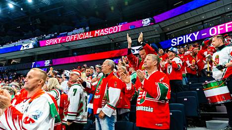 Unkarin fanit ovat kannustaneet äänekkäästi omiaan MM-katsomossa. Kuva ei liity Venäjä-paidan tapaukseen.