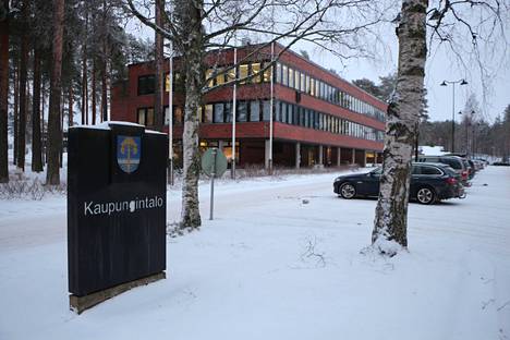 Tieto terroristisessa tarkoituksessa tehtävän rikoksen valmistelusta ja terroristisessa tarkoituksessa tehdystä tahallisesta räjähderikoksesta tuli täytenä yllätyksenä Kankaanpään kaupunginjohtajalle Mika Hatanpäälle.