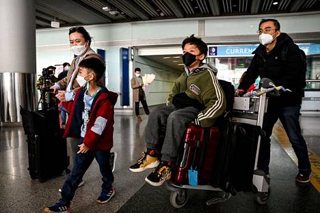 Matkailijoita Pekingissä lentokentällä 8. tammikuuta.