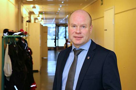 Säkylän kunnanvaltuuston puheenjohtaja Veli-Pekka Suni kertoo jättäneensä eronpyyntönsä, koska katsoo Säkylän terveydenhuollon ajaneen karille.