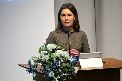 Eeva Kalli (kesk.) otti aluevaltuuston kokouksessa suuren roolin pienten kuntien palveluita puolustaessaan.