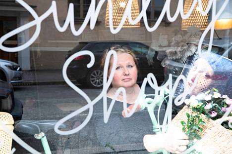 Minna Arohongan huhtikuussa avaama sisustusmaalikauppa Pappilan Sunday Shop sijaitsee Tampereella osoitteessa Ojakatu 1. Arohonka kertoo pitävänsä Ojakadun hieman boheemista tunnelmasta ja kulttuurista. 