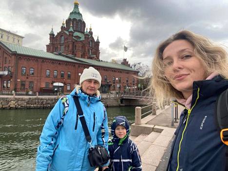Perhe kävi matkalla myös Helsingissä. Matkoilla on monesti ollut mukana myös Iryna Katrenkon siskopuoli Maryna, jolla on eri äiti.