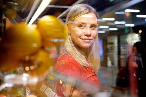 Pian alkavassa Suomen Diilissä neuvonantajana nähtävä Noora Fagerström on tehnyt elämässään jo monenlaisia töitä. Hän antaakin nyt nuorille vinkkejä työnhakuun.