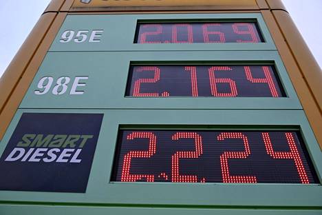 Diesel on tällä hetkellä monin paikoin jopa noin 20 senttiä kalliimpaa litralta kuin 95E10-bensiini.
