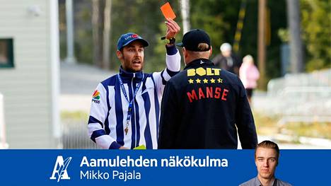 Pelituomari Jan Karjalainen nosti Mansen naisten kakkospelinjohtaja Antti Vihtkarille punaisen kortin ensimmäisessä finaalissa.