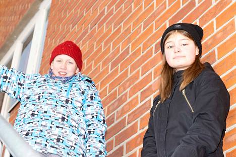 Aleksi Friimäki (vas.) ja Amalia Ahjo matkustavat keskiviikkona 7. joulukuuta Helsinkiin Säätytalolle, missä pääministeri Sanna Marin emännöi lasten itsenäisyyspäivän juhlaa. Juhlaan on kutsuttu kaksi lasta Suomen jokaisesta kunnasta. Kaksikko edustaa juhlassa kotikuntaansa Sastamalaa.