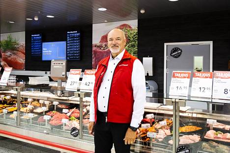 Citymarket Valkeakosken kauppias Erkki Kuivajärvi arvioi ruoan hinnan nousseen yli kymmenen prosenttia talvikauden loppuun mennessä. ”Sen verran hurjalta näyttää tällä hetkellä tämä meno.”