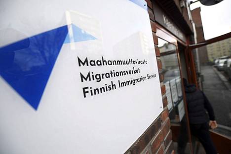Maahanmuuttovirastosta voi hakea oleskelulupaa myös sillä perusteella, että on opiskellut ja suorittanut tutkinnon Suomessa. Aihekuva.