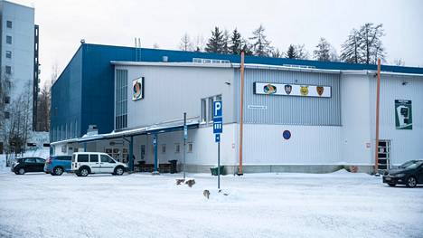 Sentteri on vilkas jääurheilupaikka Tampereen Kaukajärvellä.