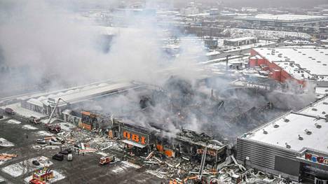 Venäjällä lähellä Moskovaa on perjantaina sammutettu Mega Himki -ostoskeskuksessa syttynyttä tulipaloa. Palosta on aiheutunut mittavia vahinkoja.